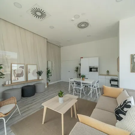 Xpce Urban 9 Skyline - Parking Free *