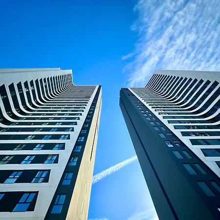 Xpce Urban 9 Skyline - Parking Free *